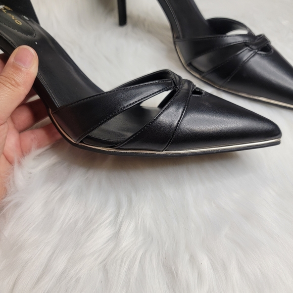 Bandolino black pointed toe heels low heel ankle strap. - Picture 7 of 10